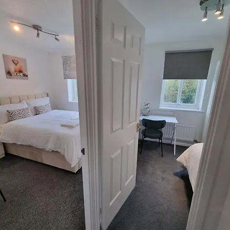 Captivating 3-Bed House In Strood Rochester  Exterior photo