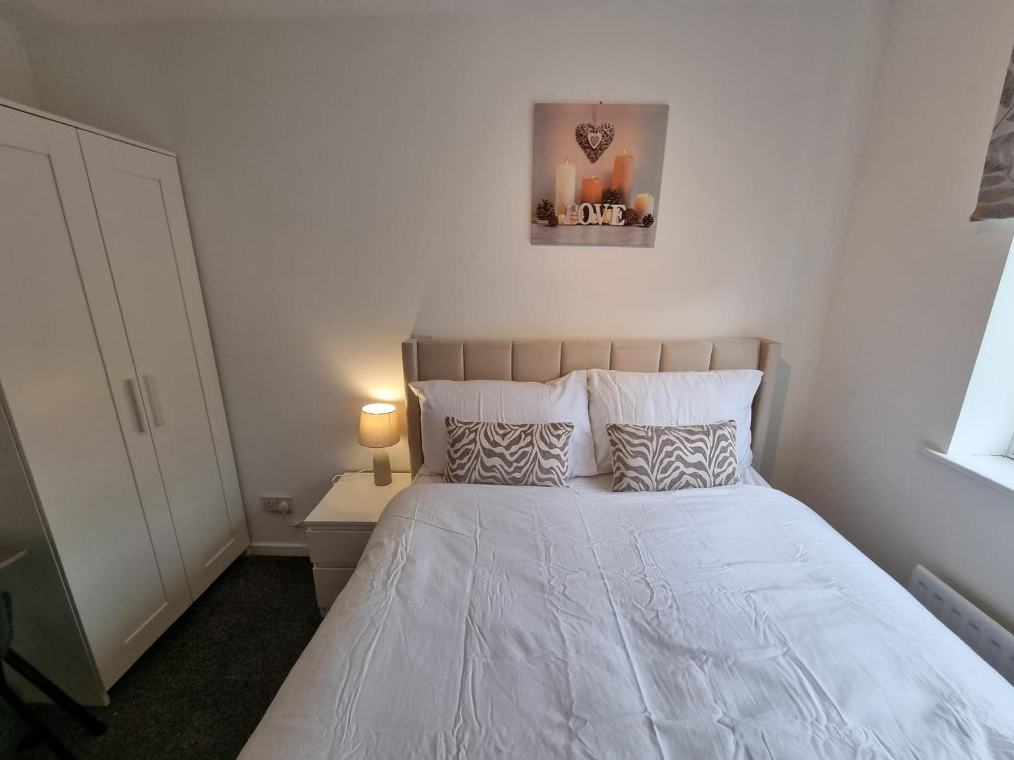 Captivating 3-bed House In Strood Rochester Kent Rochester (Kent)