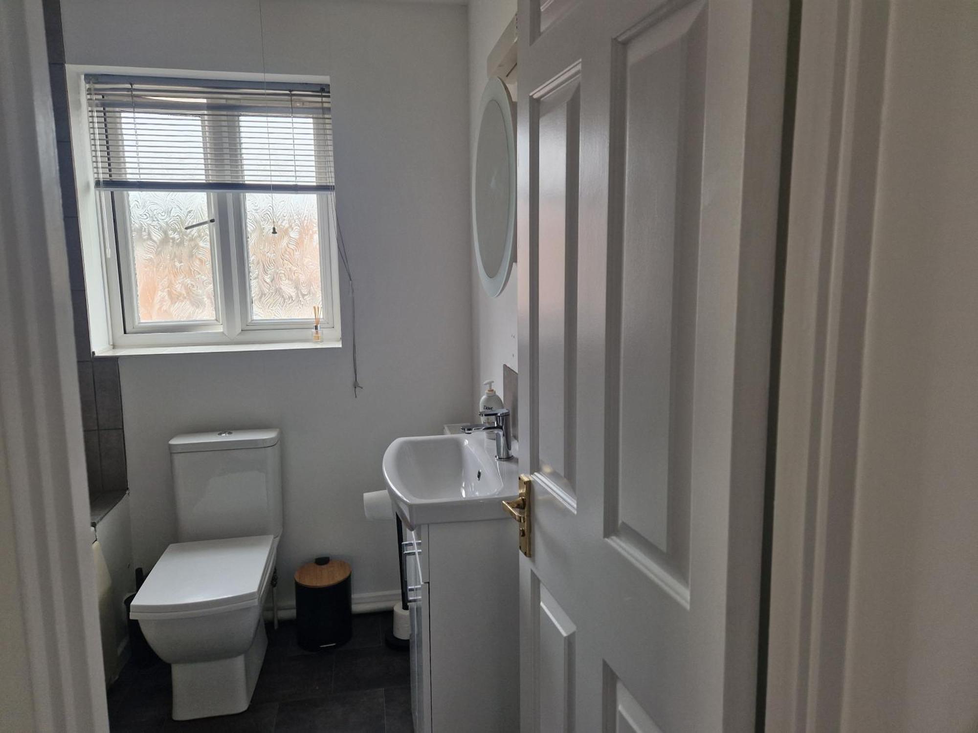 Captivating 3-bed House In Strood Rochester Kent Rochester (Kent)
