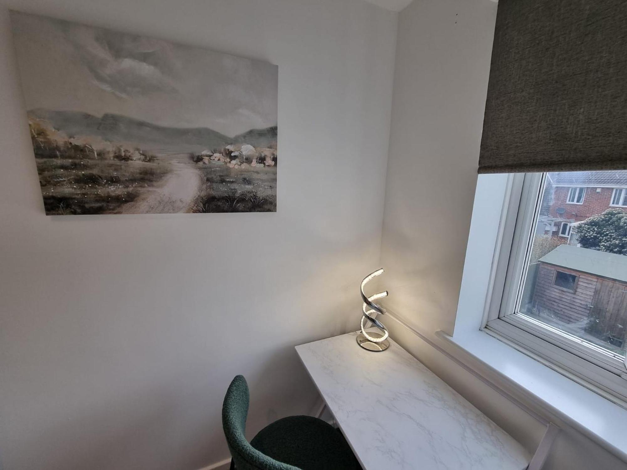 Holiday home Captivating 3-bed House In Strood Rochester Kent